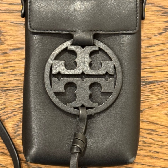 Tory Burch phone size crossbody. Great condition. - Picture 4 of 9
